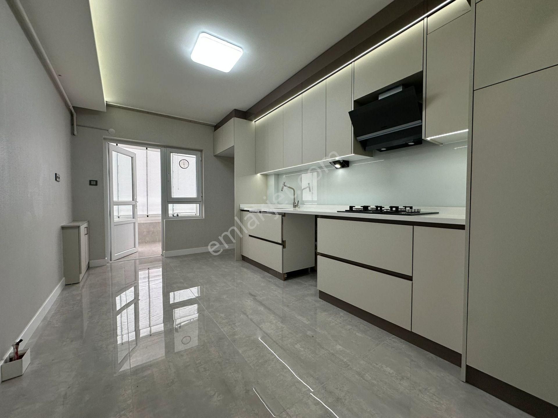 Mehmet Zengin Emlak'tan 2 Bloklu Sitede Ful Yapılı 3+1 Çift Banyolu Daire