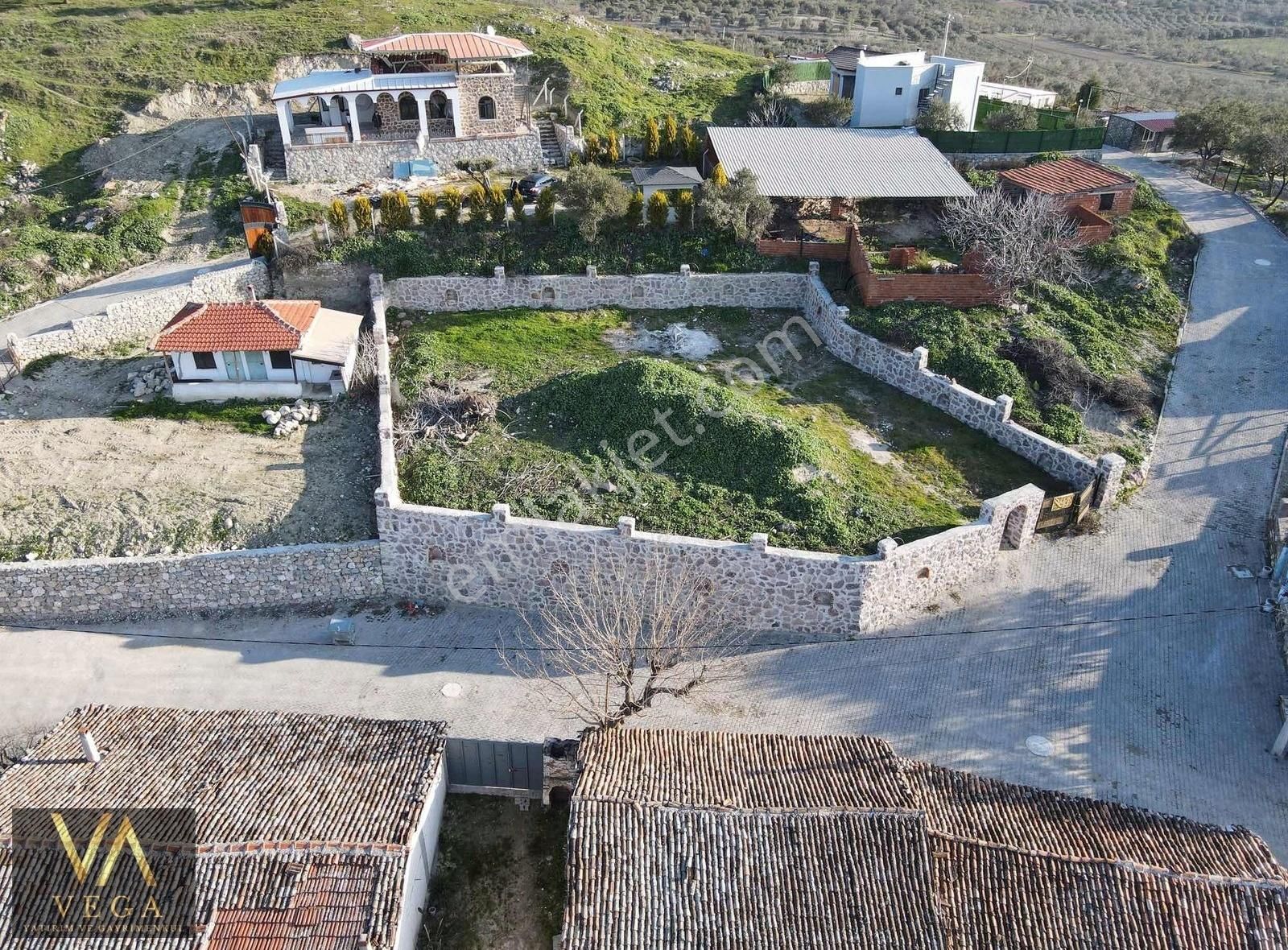 Vega'dan Saruhanlı Kepeneklide Köşe Parsel Arsa
