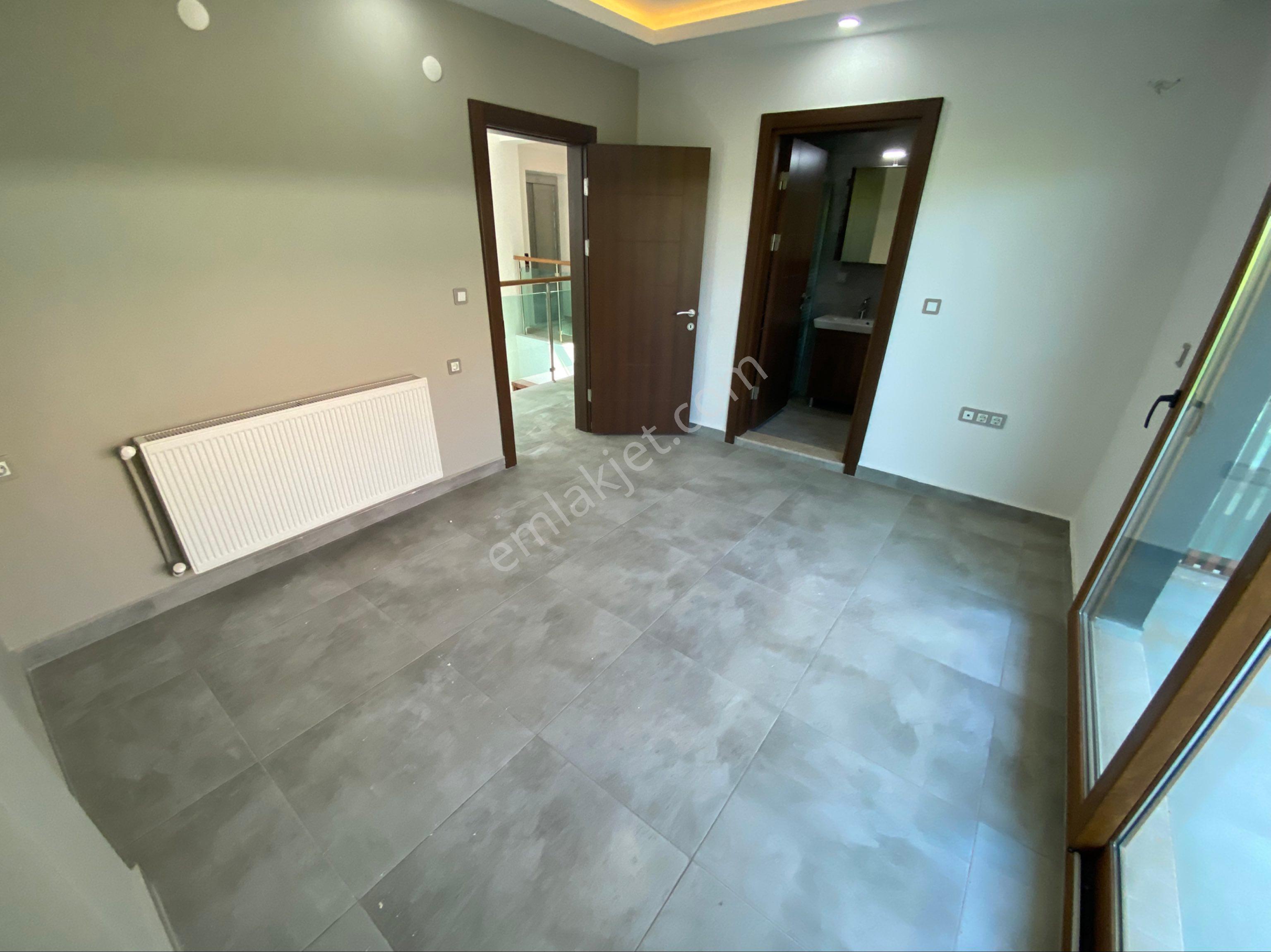 Kuşadası’nda Deniz Manzaralı Asansörlü Lüks Villa - Görsel 18