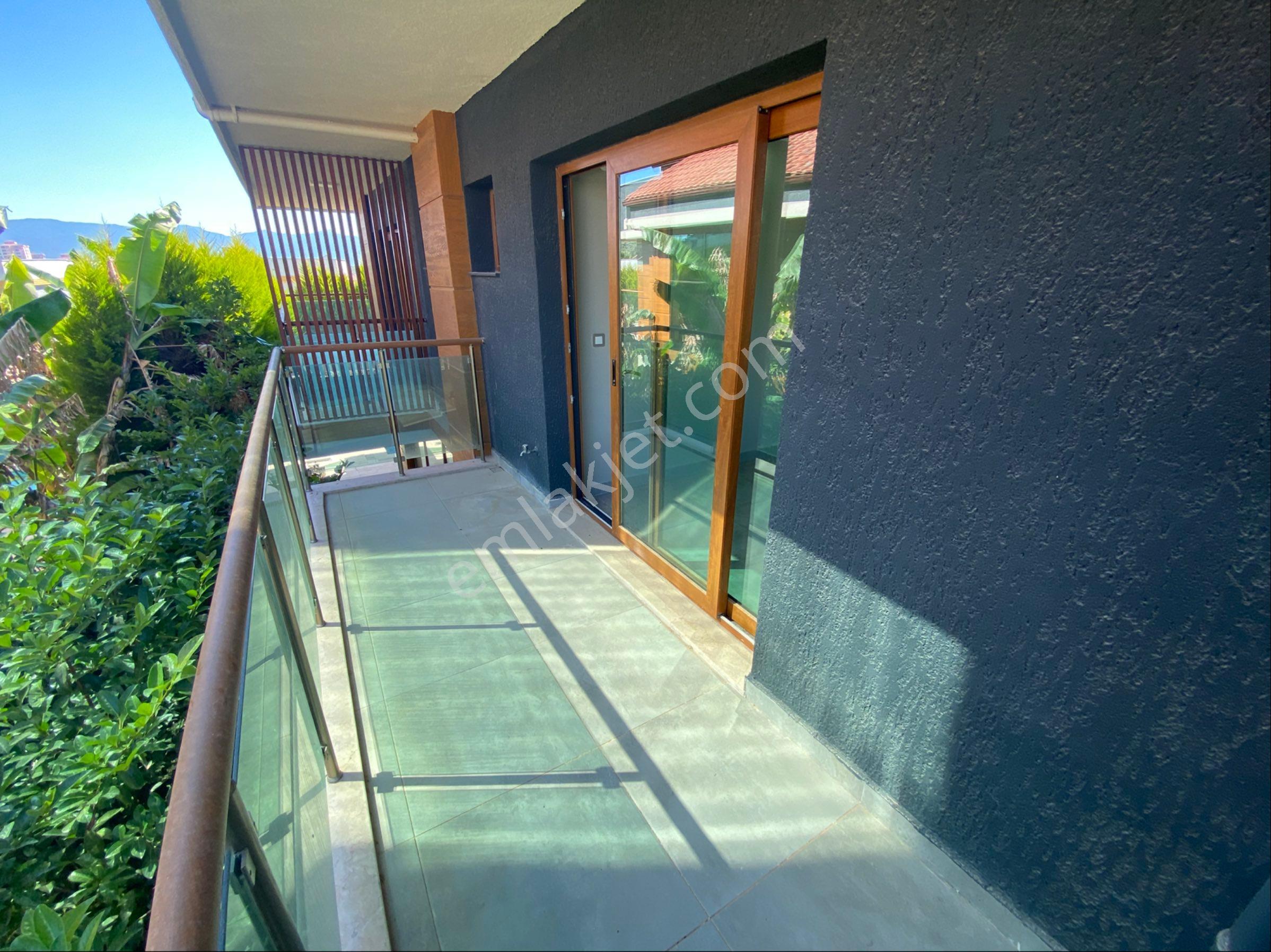 Kuşadası’nda Deniz Manzaralı Asansörlü Lüks Villa - Görsel 16