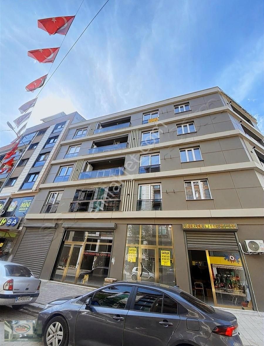 Akman Gayrimenkul'den Muradiye'de Cadde Üzeri Kiralık 3+1 Daire