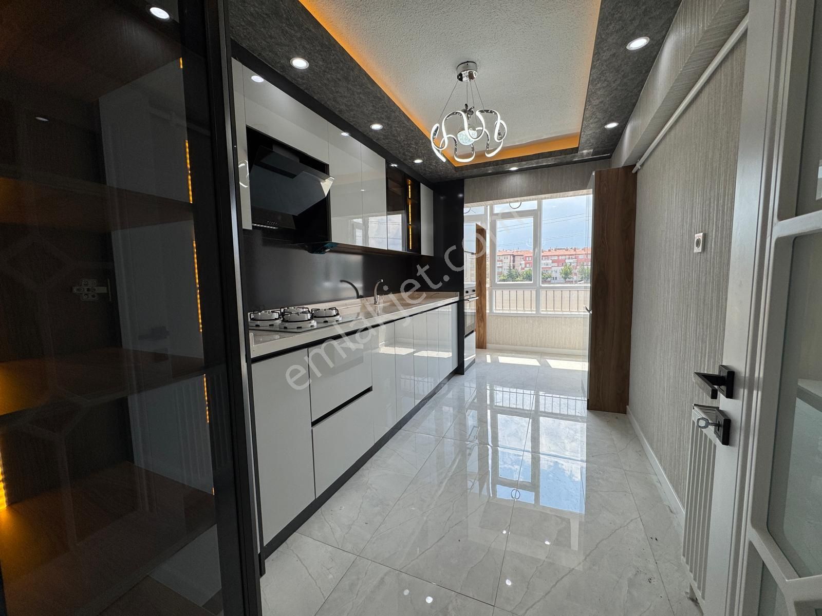 Malazgirt Mh'de 3+1 120m²bağımsız Ara Katta Full Yapılı Ön Cephe Daire