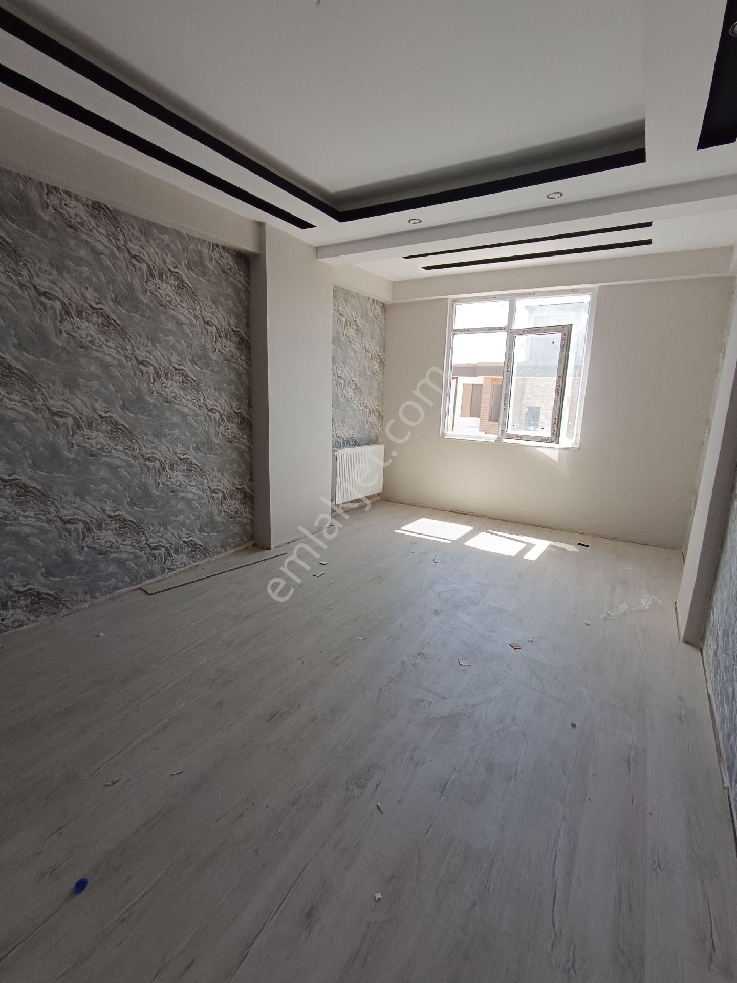 Batıkent'te Satılık Üstün Altı 4. Kat 2+1