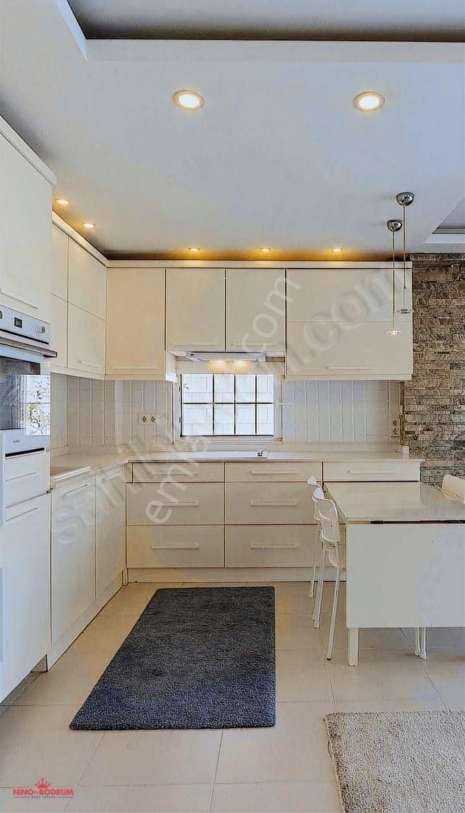Konacık Havuzlu Sitede Satılık Giriş Kat Bahçeli Daire
