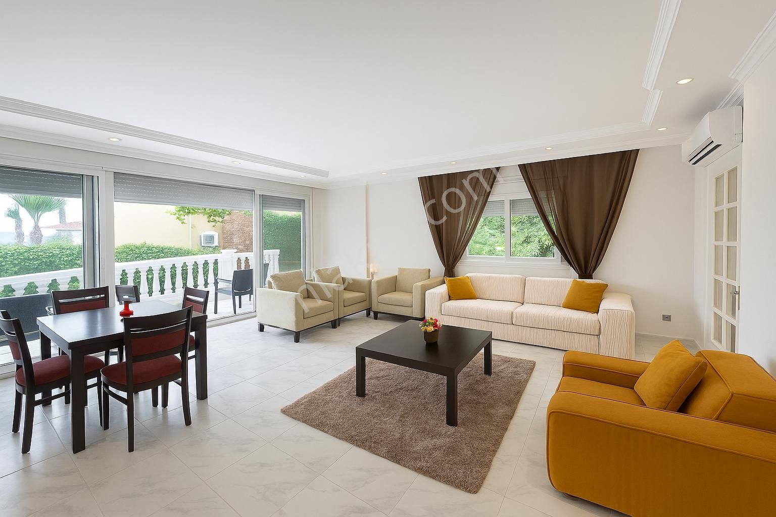 Alanya'da İkamete Uygun Deniz Manzaralı Villa