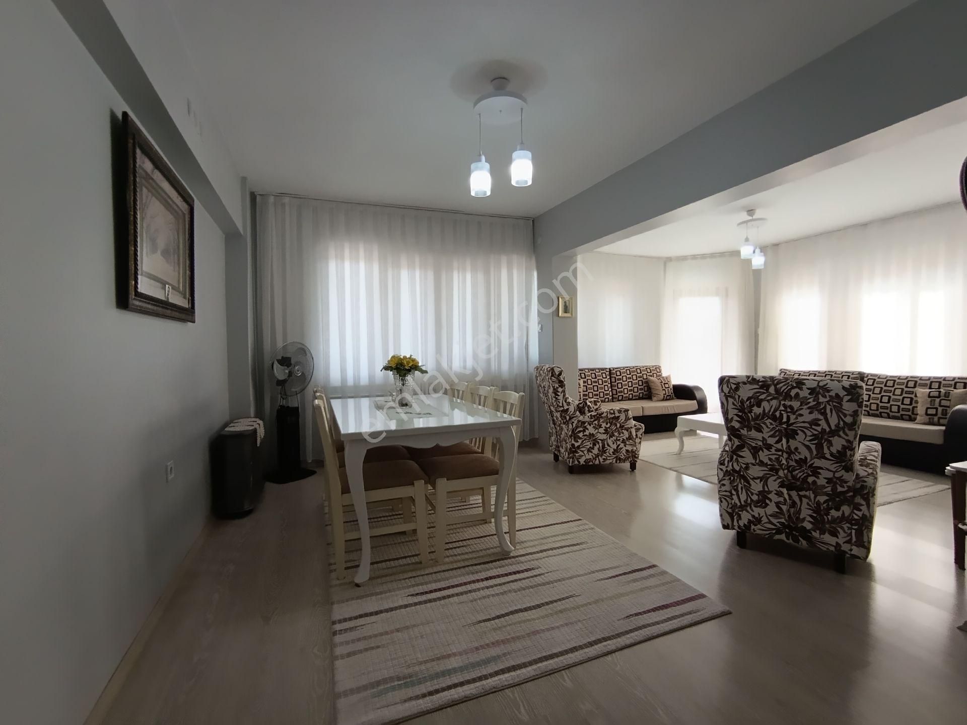 Kınıklı'da Satılık 3+1 150 Metrekare Ara Kat Daire