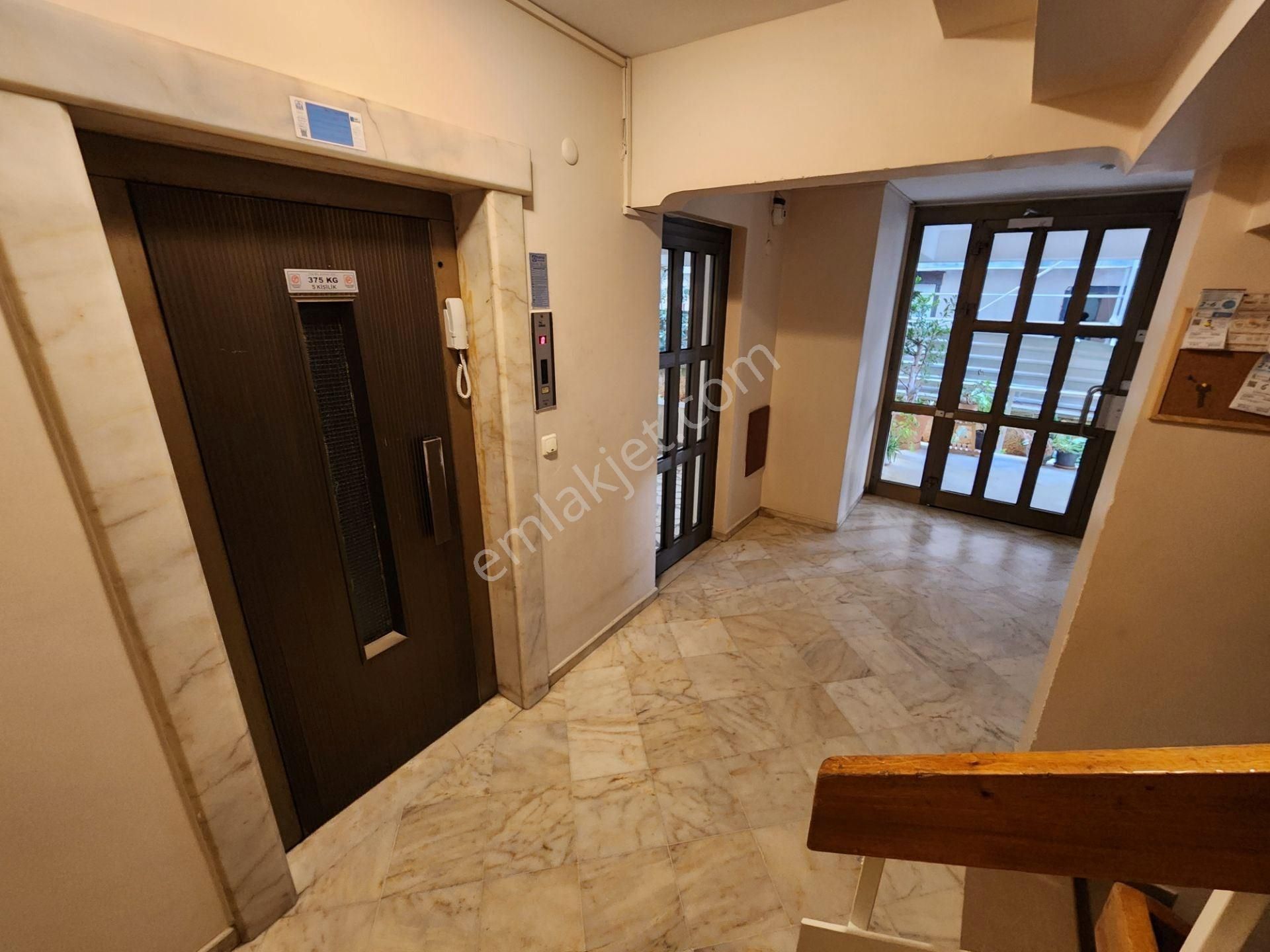 Göztepe Cadde Marmaray Arası Geniş Ve Önü Açık Kiralık 3+1 Daire