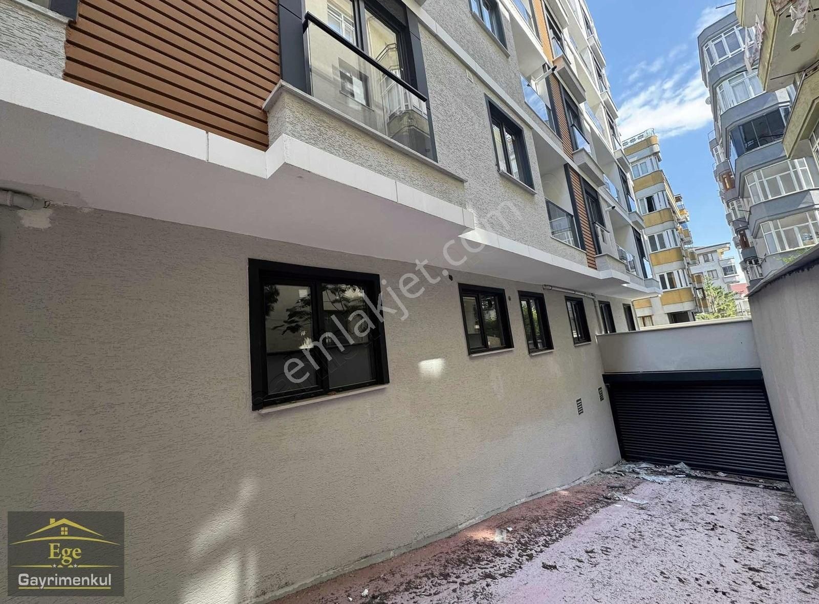 Ege Gayrimenkul Satılık 2+1 Otopark Üstü Daire