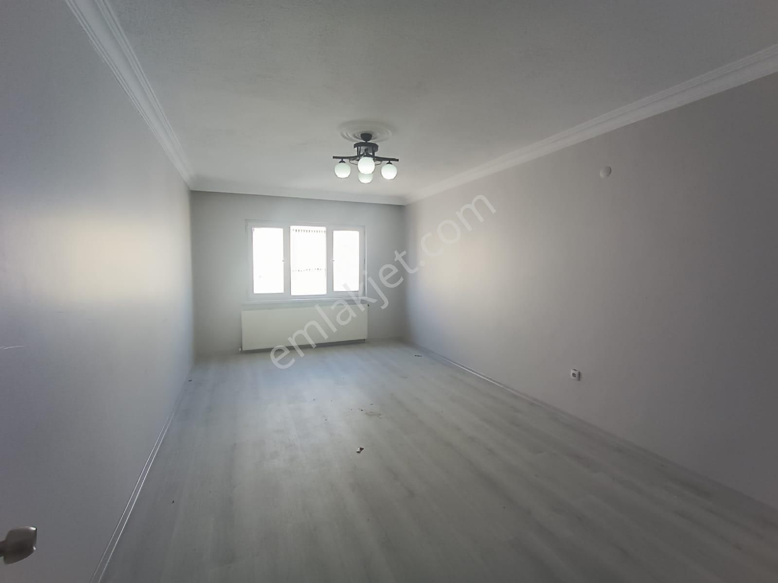 Sincan Tandoğan Mahallesinde 3+1 Satılık Geniş Daire