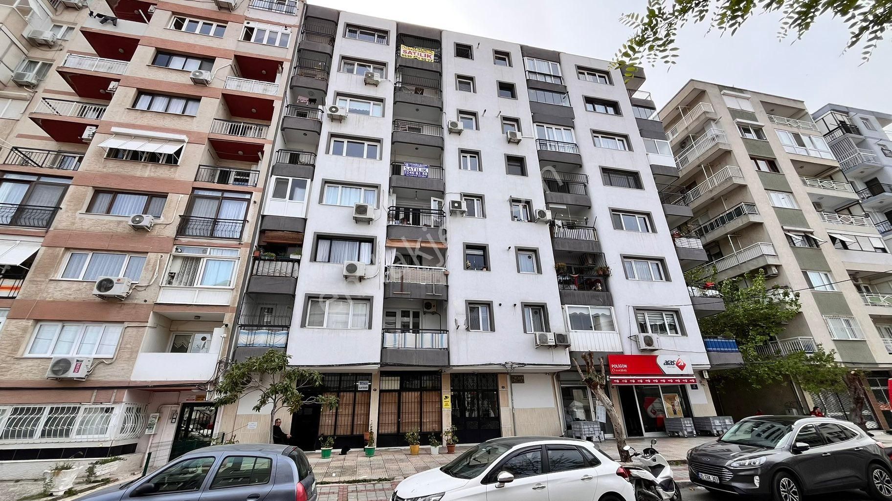 İzmir Denizmen 47 Sokak'ta Asansörlü 3+1 Satılık Daire
