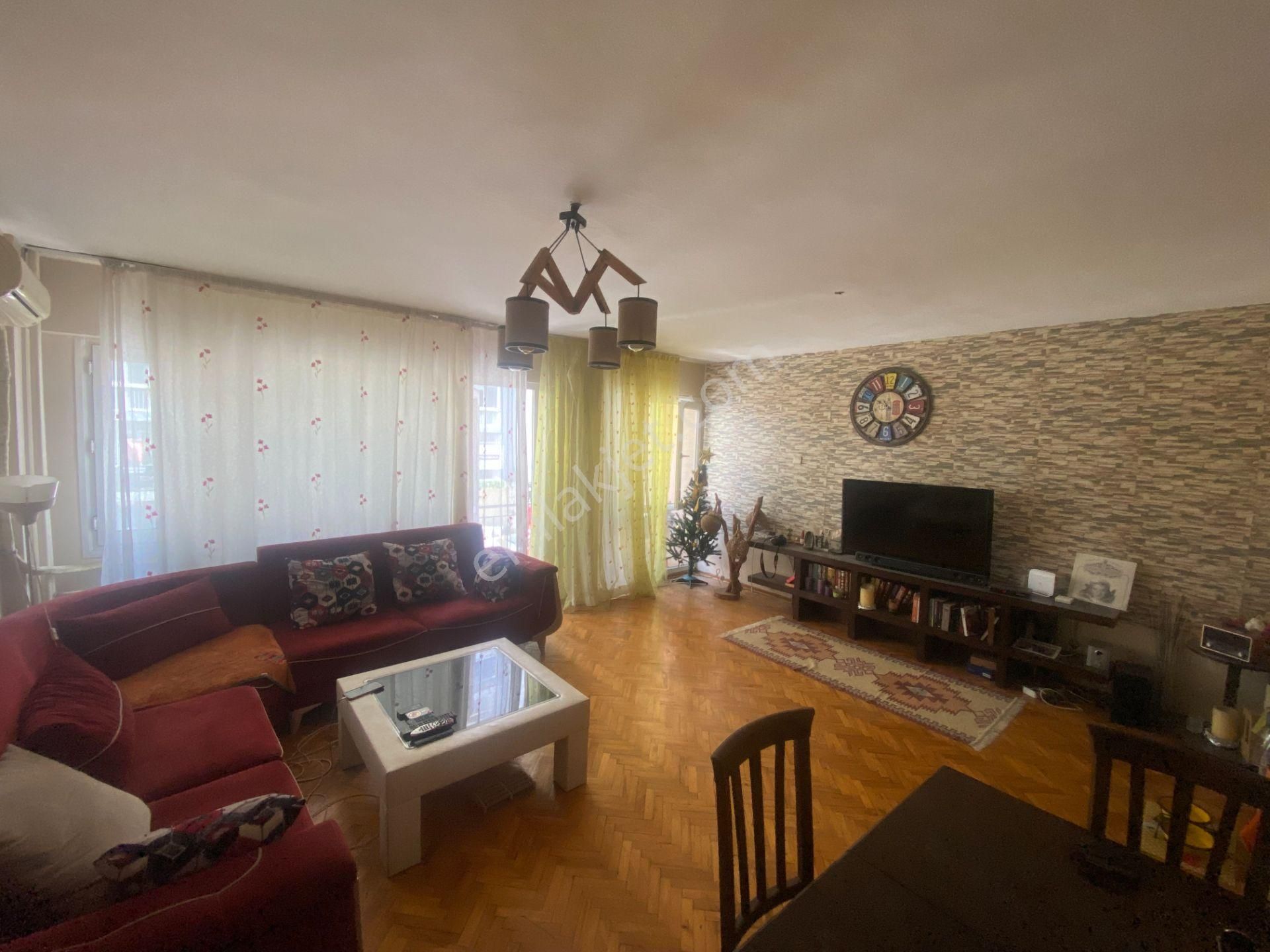 Mithatpaşa Caddesi Üzerinde 3+1 Satılık Daire