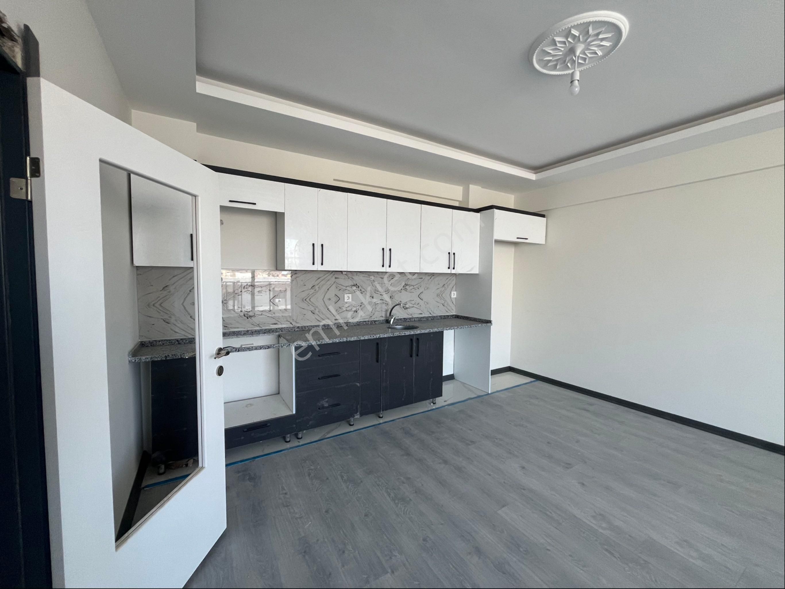 Sahile Yürüme Mesafesinde Havuzlu Lüx Sitede Satılık Sıfır 2+1