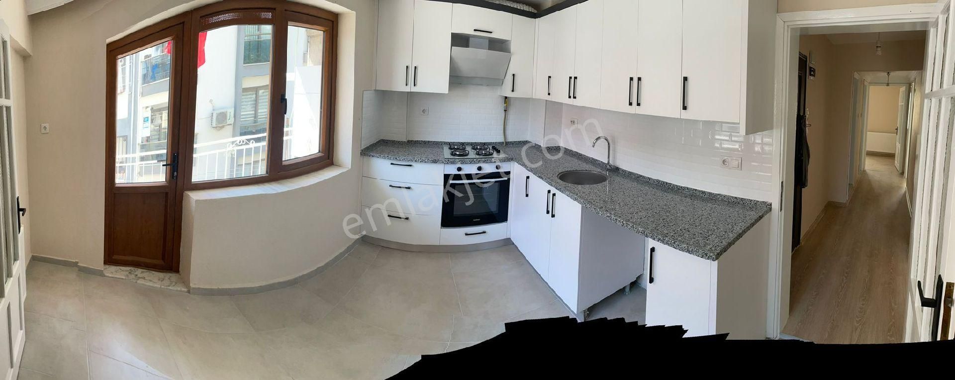 İzmir Konak Atila Mah De 3+1,115 M2,doğalgazlı, İçi Sıfırlanmış Lüks Dairedir.