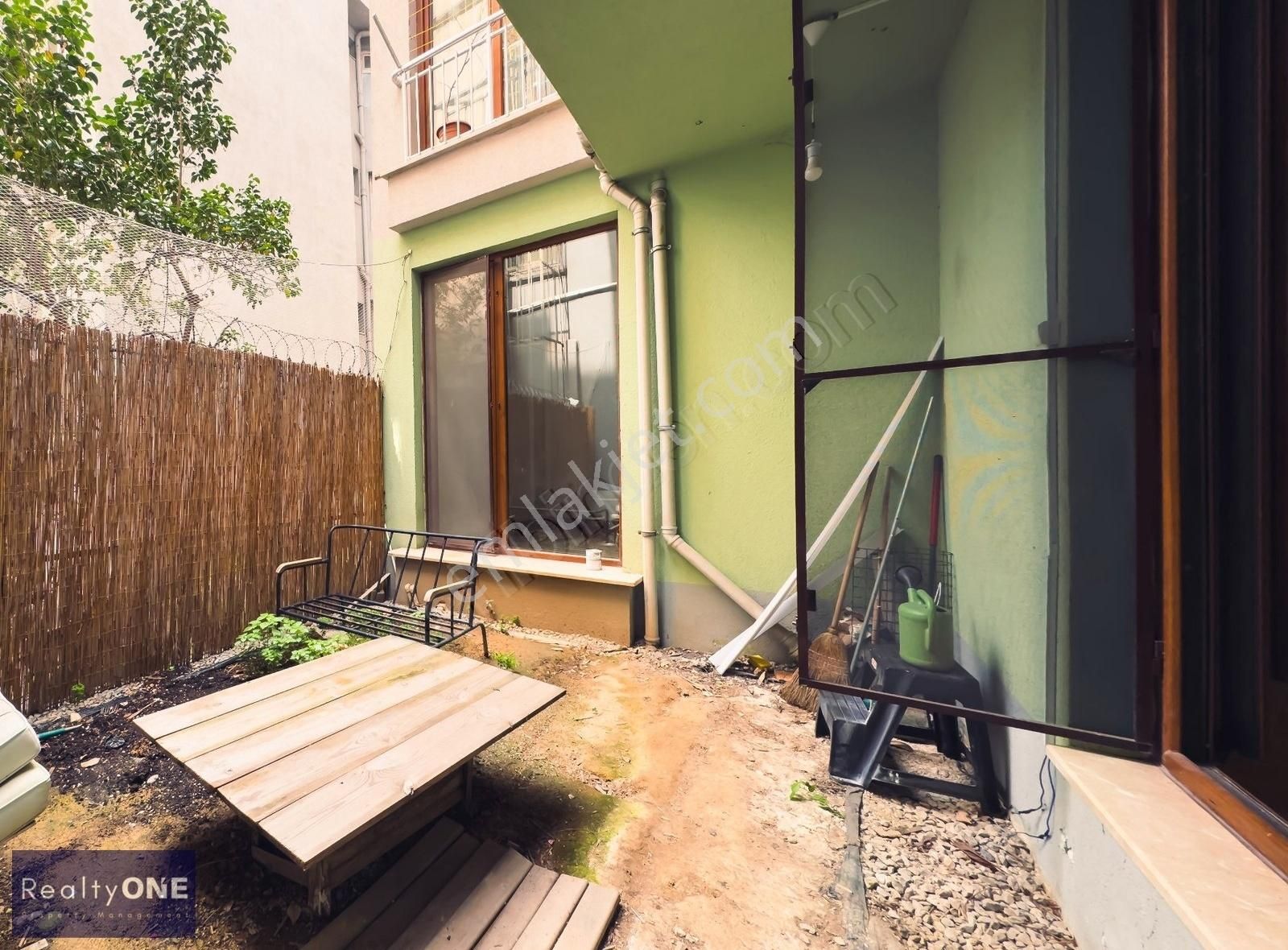 R-one Beyoğlu Galata Yeni Binada Özel Bahçeli 1+1 Kiralık Daire