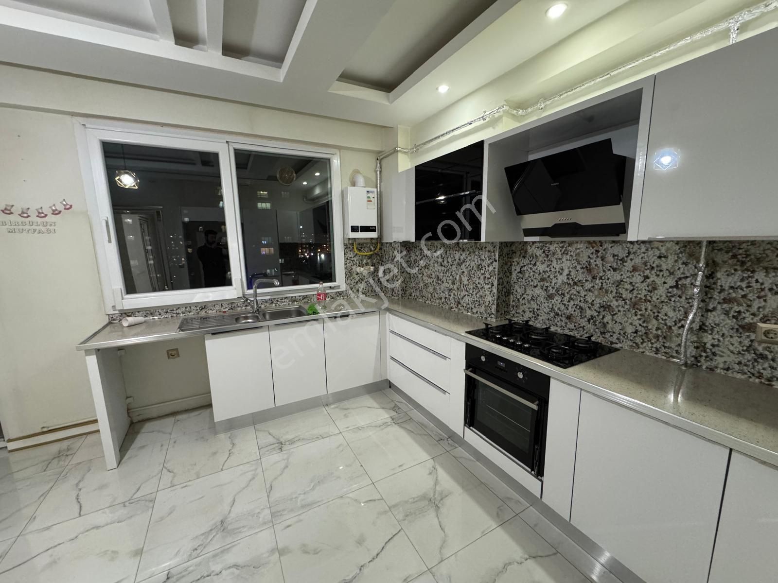 Stad Yolu 4+1 Havuzlu Lüks Satılık Daire