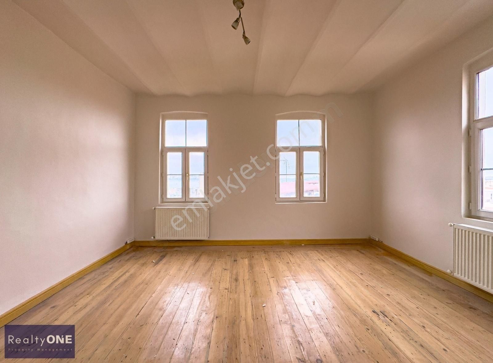 R-one Beyoğlu Deniz Manzaralı Ortak Teraslı Kiralık Daire-eng