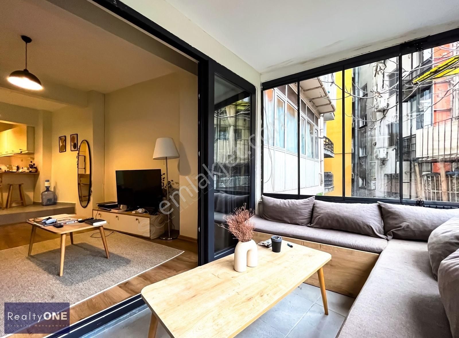 R-one Beyoğlu Cihangir İçi Yenilenmiş Eşyalı Satılık Daire-eng
