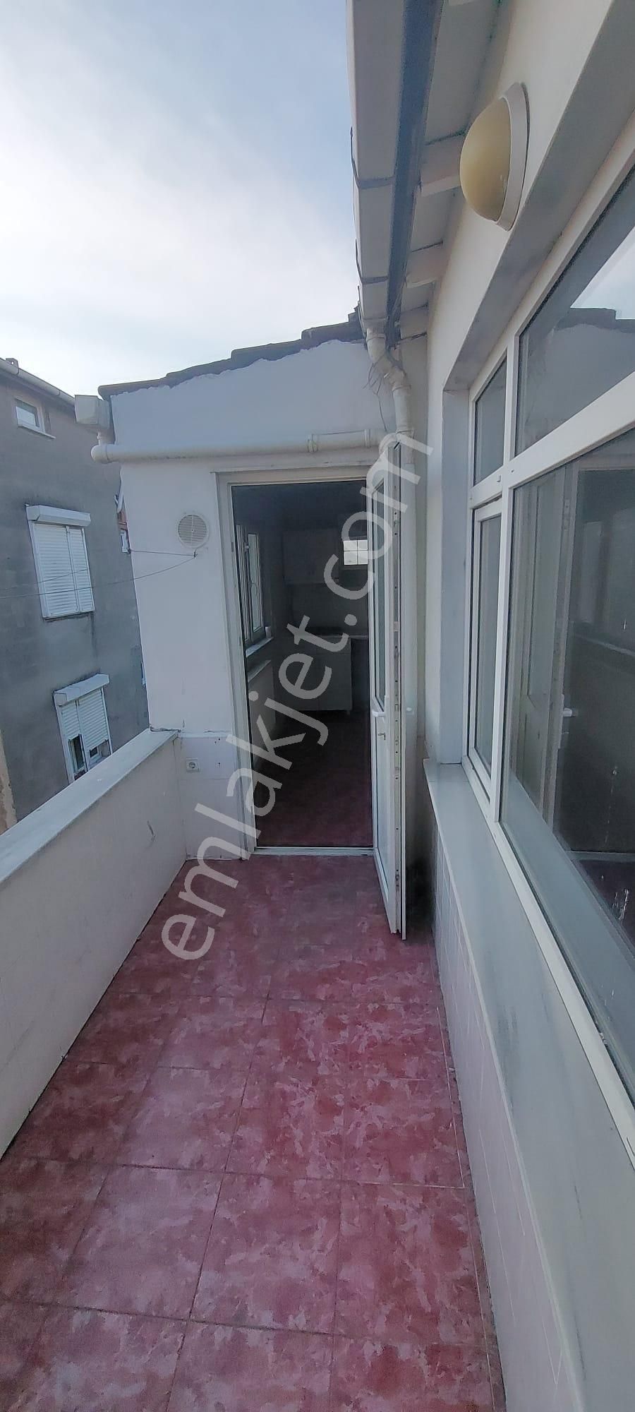 Bayrampaşa Muratpaşa Çatı Katı 90 M2 /2+1 Kombili Teraslı