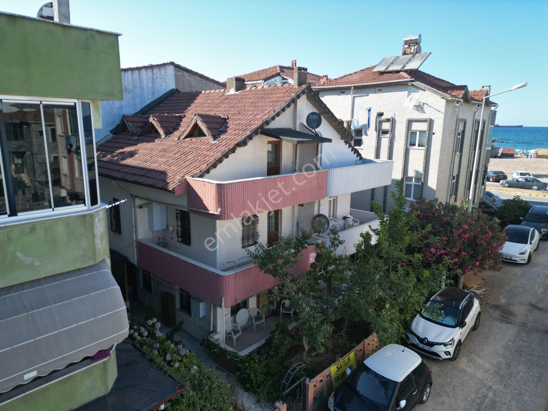 Karasu Sahilde Denize Sıfır Müstakil Bahçeli Satılık 4+1 Tripleks Villa - Görsel 6