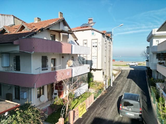 Karasu Sahilde Denize Sıfır Müstakil Bahçeli Satılık 4+1 Tripleks Villa - Görsel 3