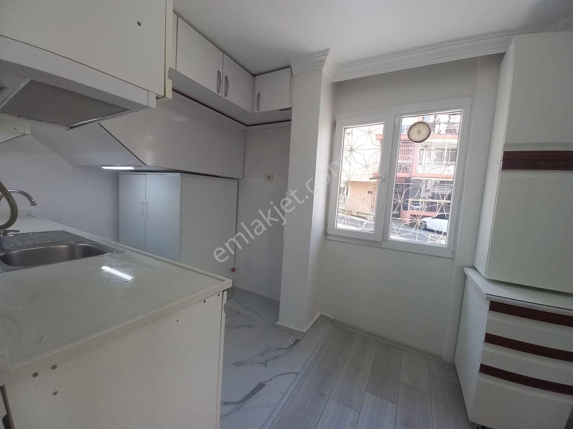 Göztepe’de Merkezi Konumda, Tadilatlı 2+1 Daire!