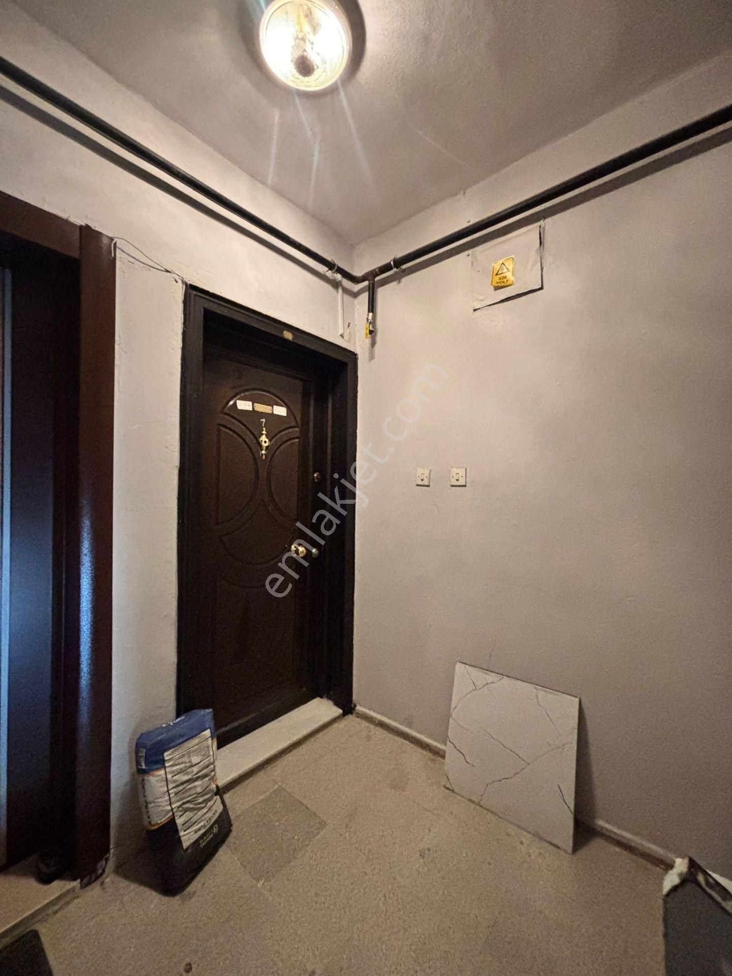 Sığacık Yolu Üzerinde, Çarşıya Yakın Geniş Bahçeli 3+1 Daire! - Görsel 5