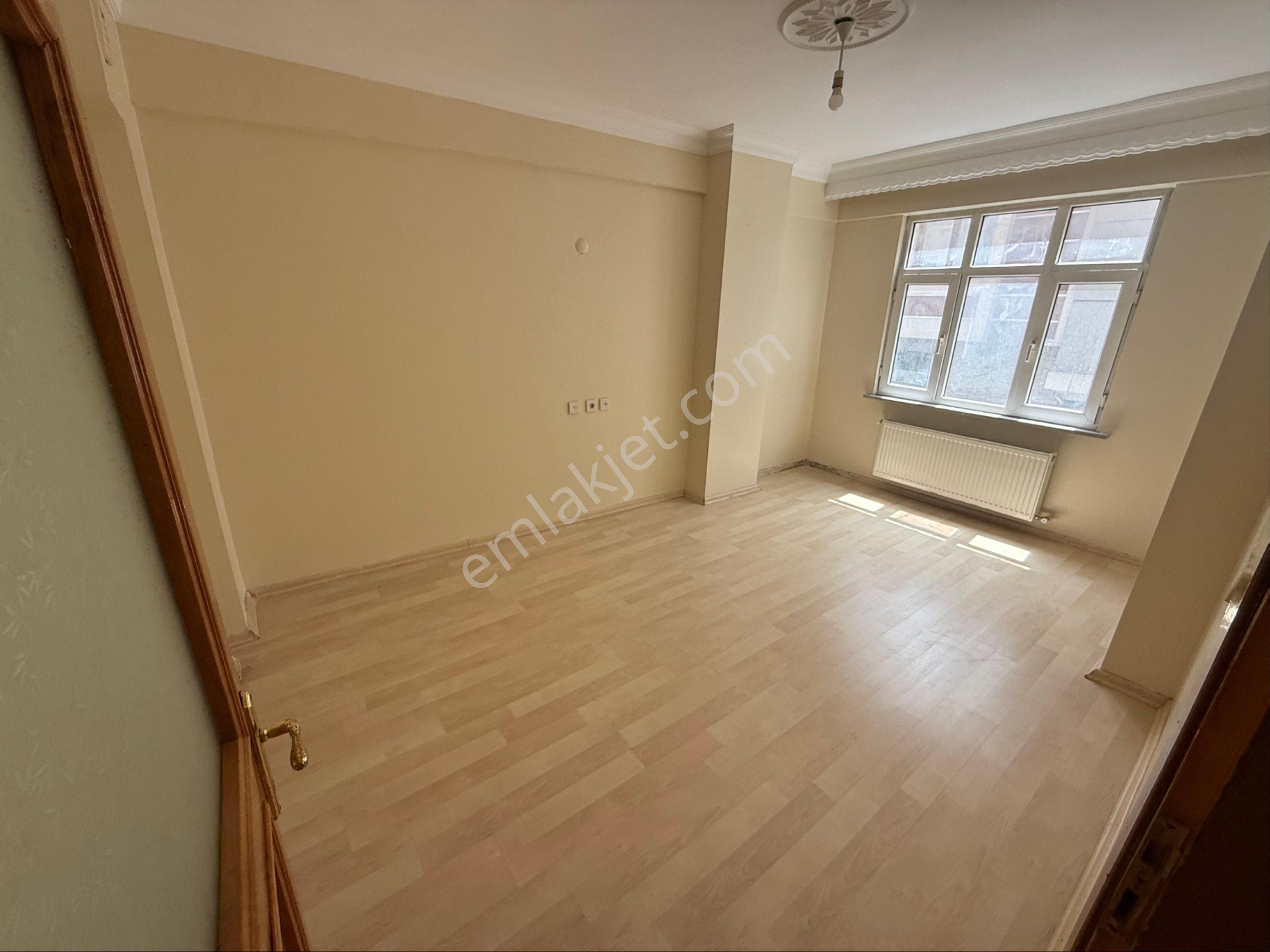 İsmetpaşa Mahallesi 2+1 95 M2 1. Kat Tramvayın Dibi Ordu Caddesi Üzeri Çift Balkonlu Kiralık Daire