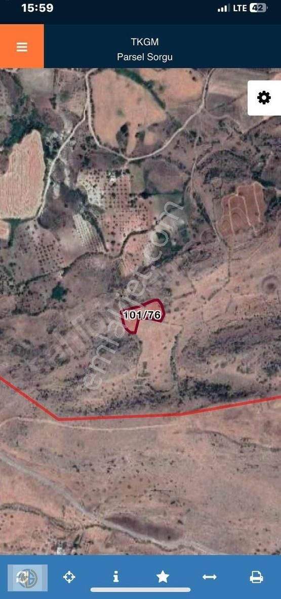 Kavşakta 3450 M2 Elektrik Başında, Çevresi Hazine Arazisi