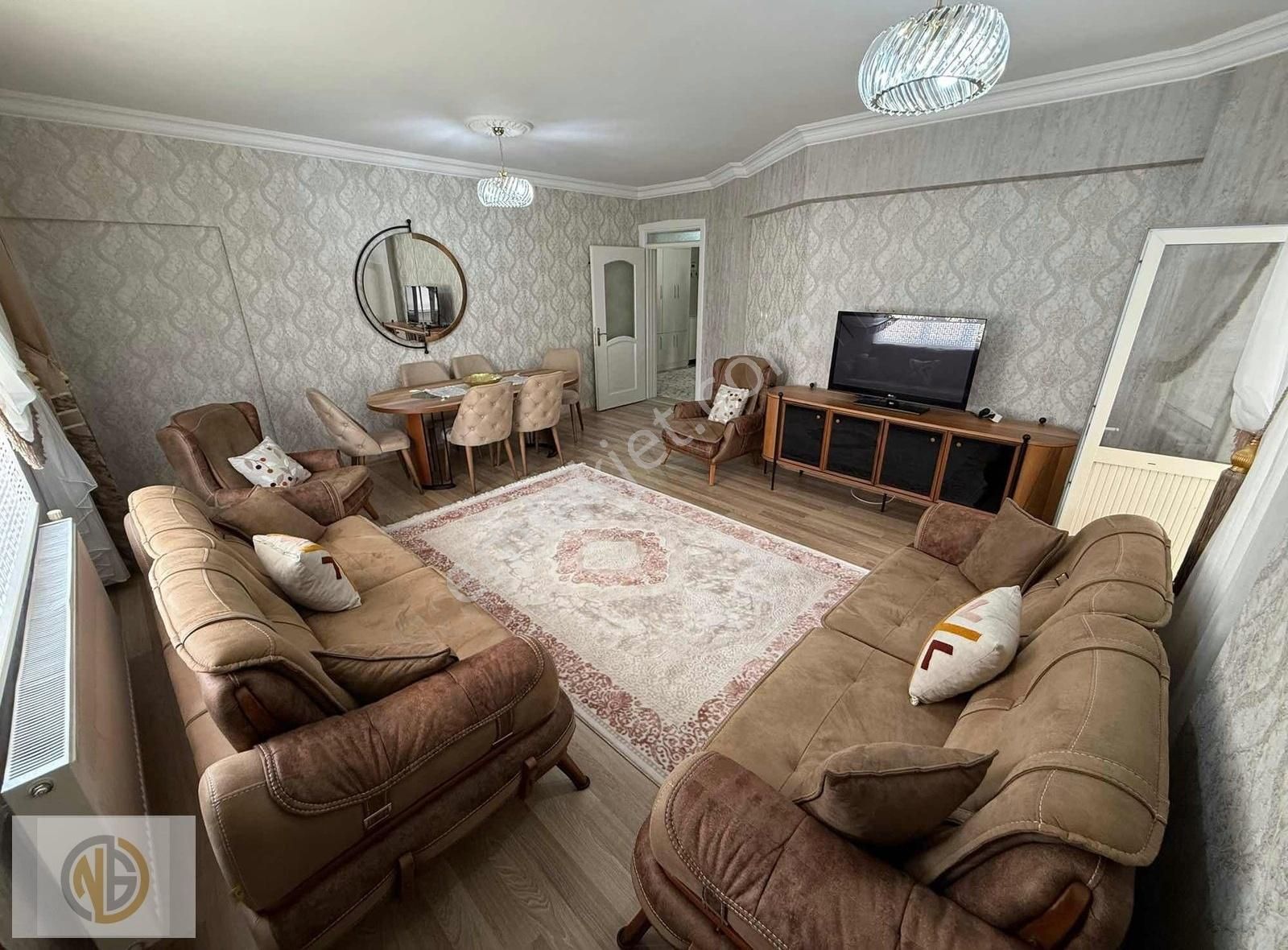 Karataş Merkezde Satılık Arakat İçi Komple Bakımlı Daire