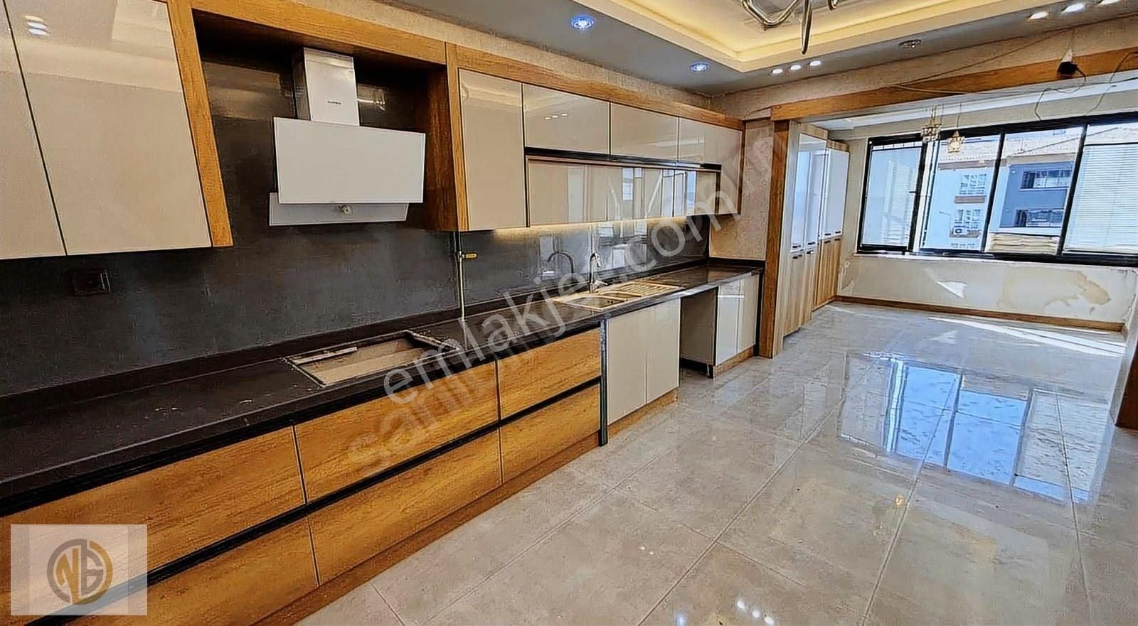 İbni Sida' Da Site İçi Arakat Ultralux 3,5+1 Daire