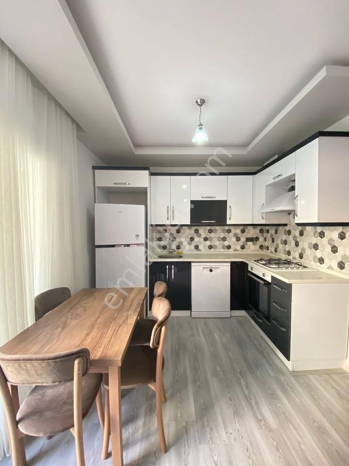 Kuşadası Merkezde Yeni Eşyalı Yüksek Giriş 2+1