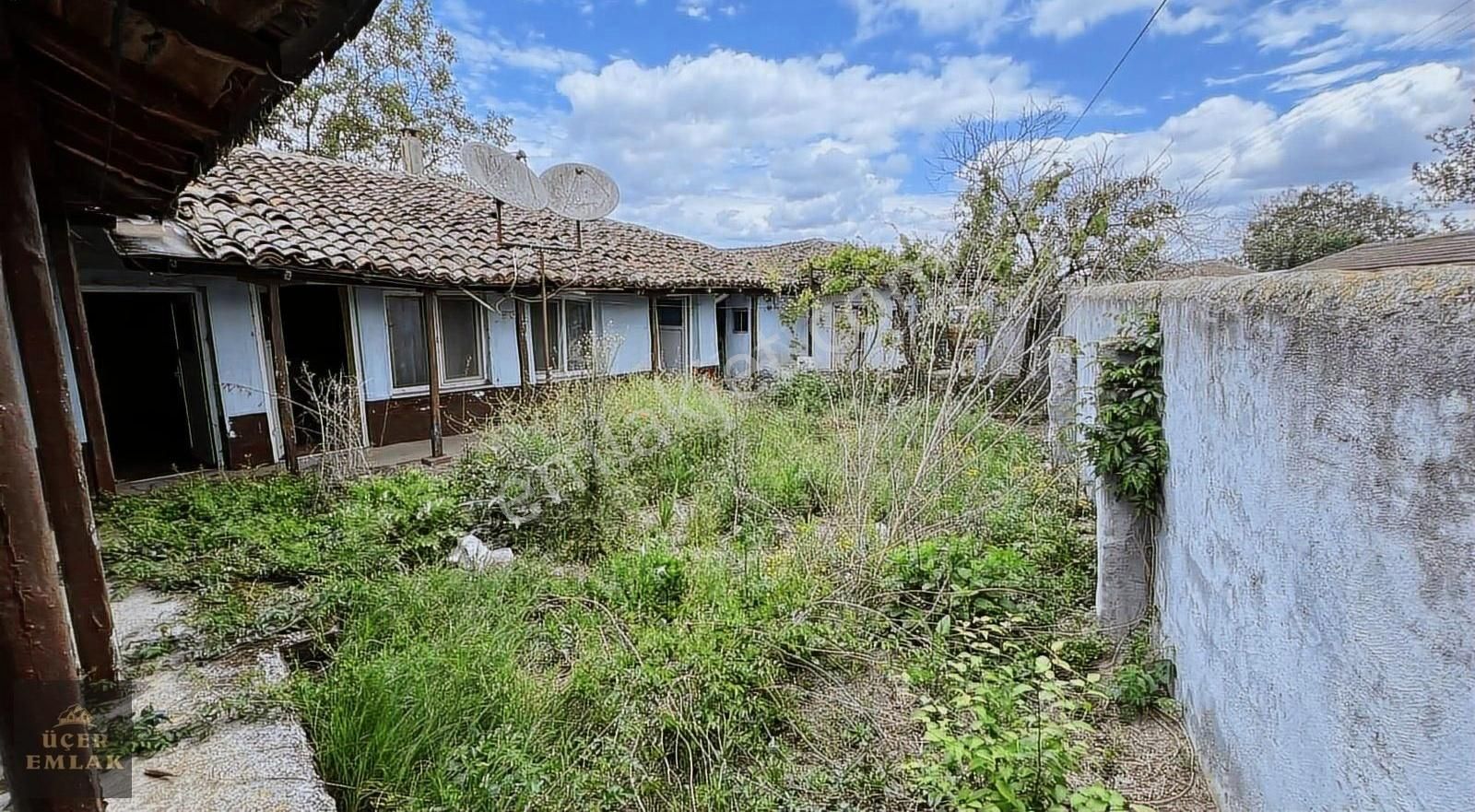 Üçer Emlak'tan Babaeski Çiğdemli De 678m2 Müstakil Sat Köy Evi