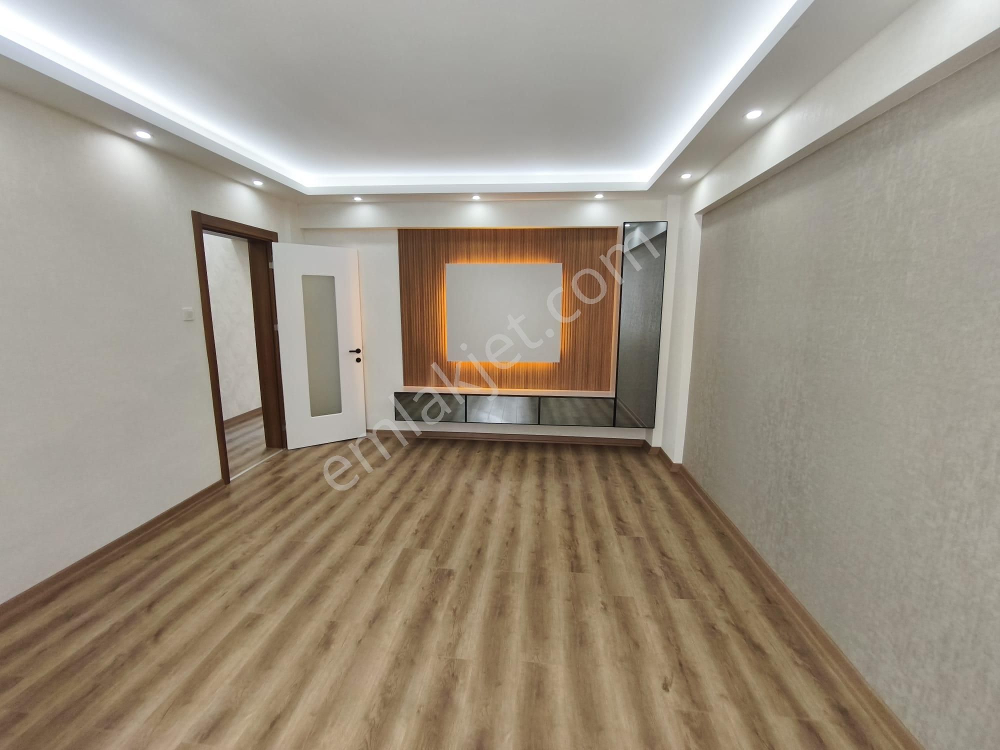 Balçovada Kaymakamlık Yakını Yeni Tadilatlı,bahçeli Satılık 2+1 Daire