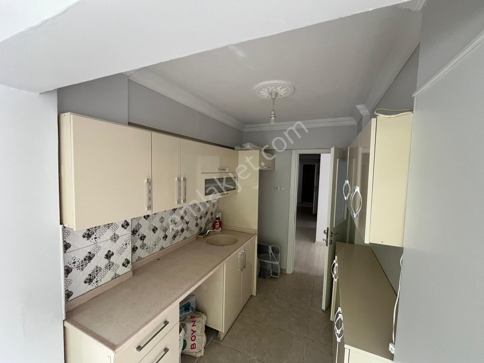 Akçay Köşem Emlak Tan Sarıkız Da Denize 150mt 3+1ebeveyn Banyolu