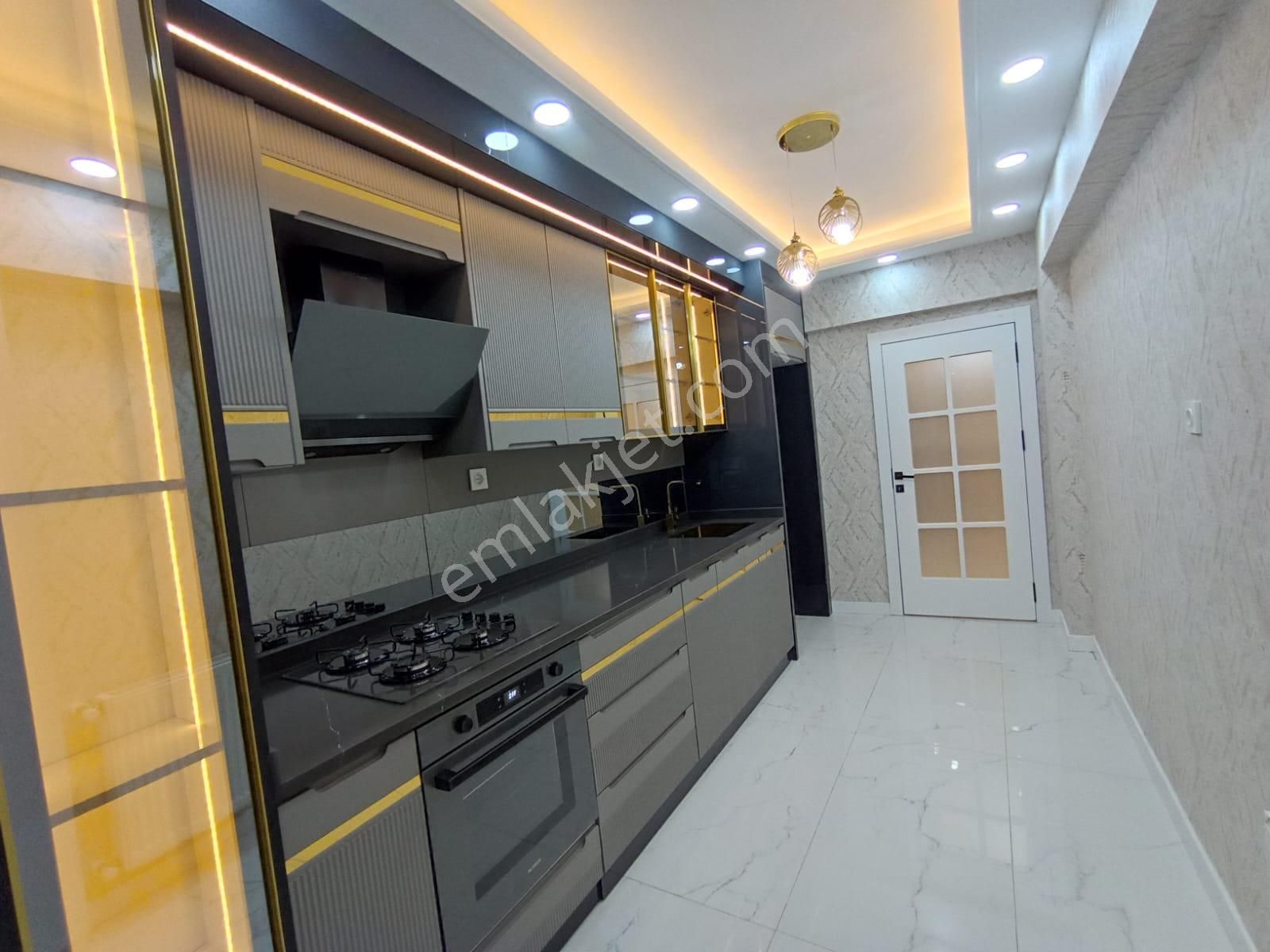 Sincan Ertuğrul Gazi Mahallesinde Site İçerisinde Full Yapılı Satılık 3+1 Daire