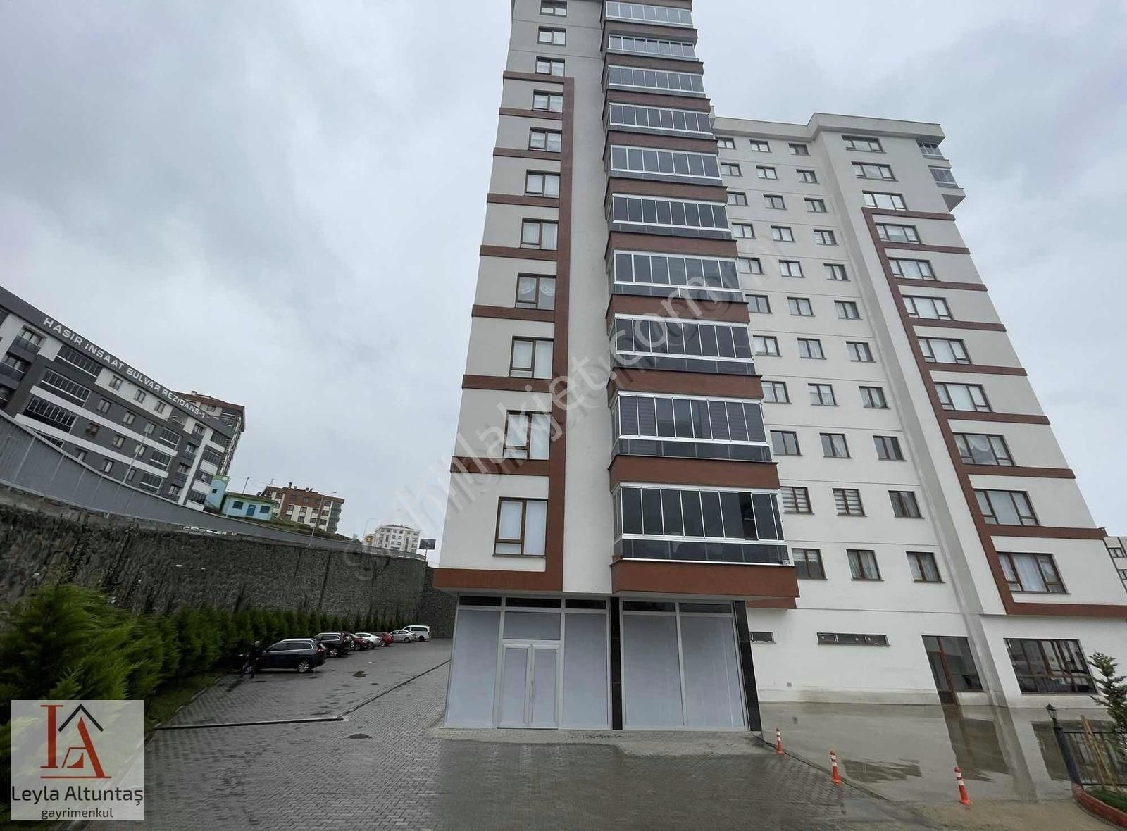 Cadde Üzeri 2 Katlı 640 M2 Satılık İşyeri.