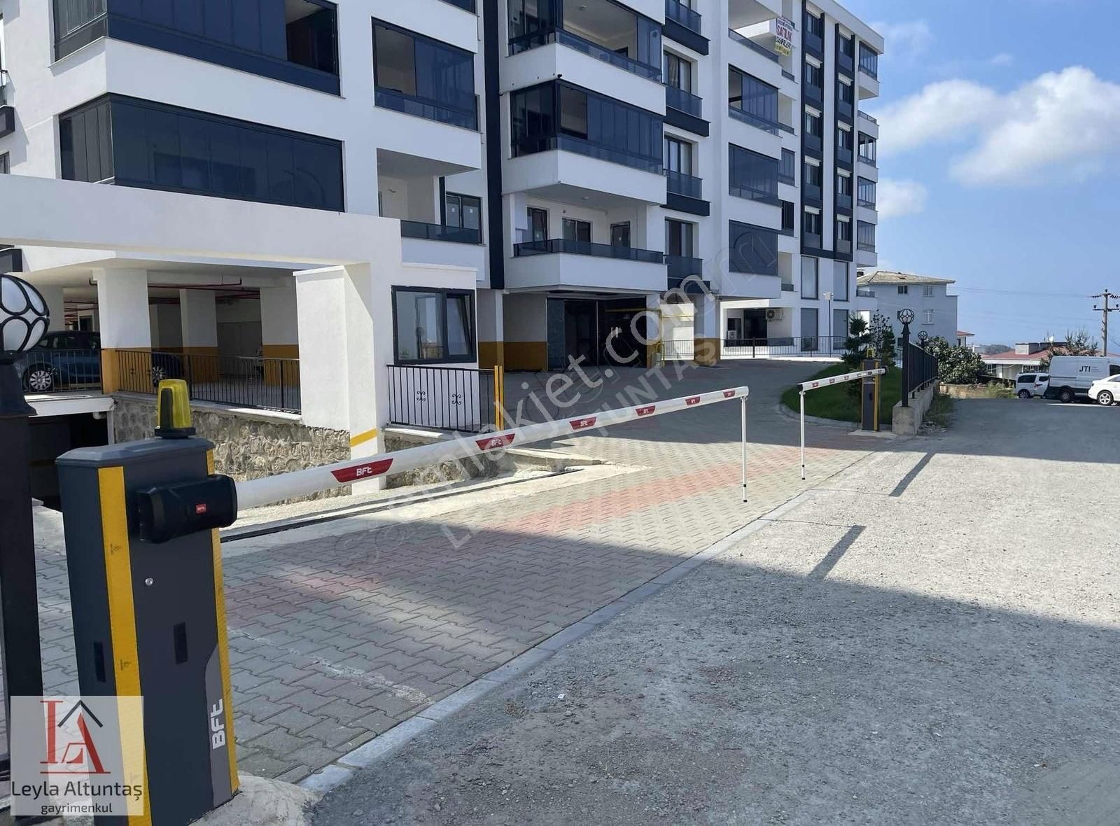 Kesintisiz Deniz Manzaralı Satılık Sıfır Fırsat 3+1 Daire.