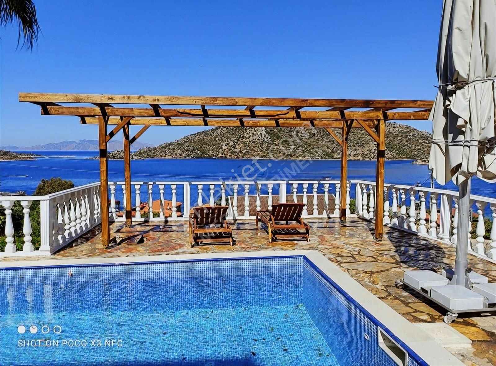 Marmaris Bozburun'da Deniz Manzaralı Havuzlu Kiralık Müstakil