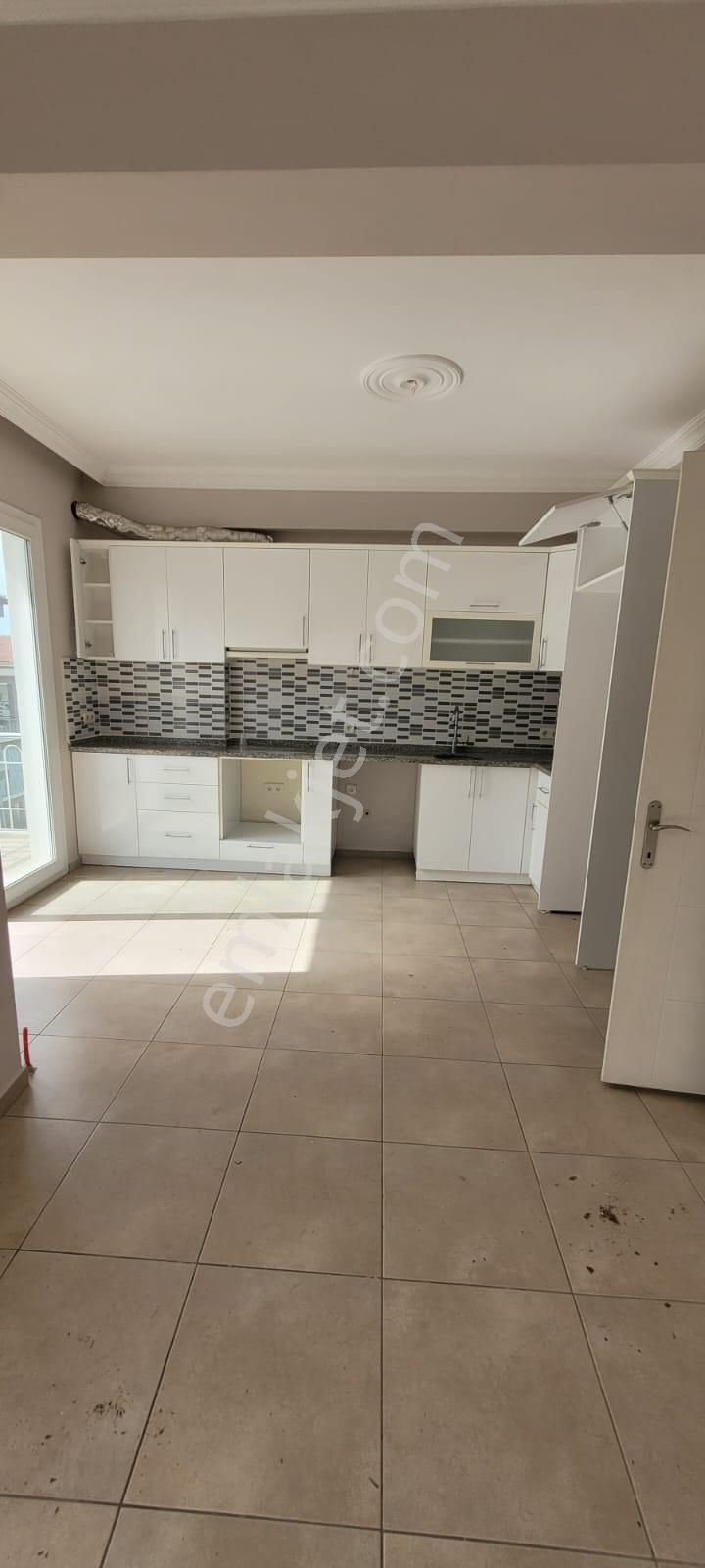 Taşyaka Mahallesinde Merkezi Lokasyonda Kiralık Çatı Dublex Daire