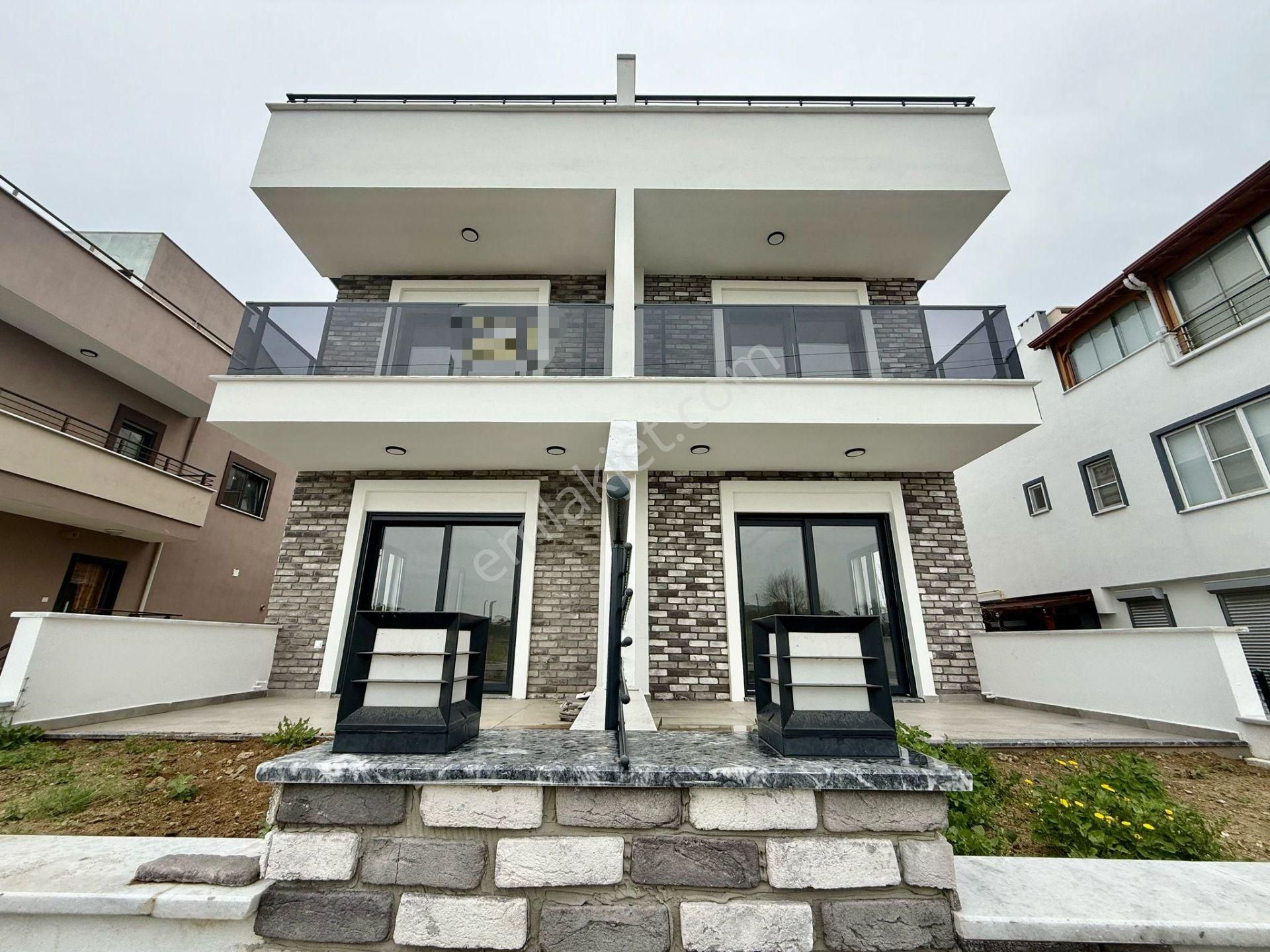 ✨akçay Ay Emlak'tan✨ören'de Geniş Manzaralı Teraslı Verandalı Çift Mutfaklı Satılık 3+1 Villa