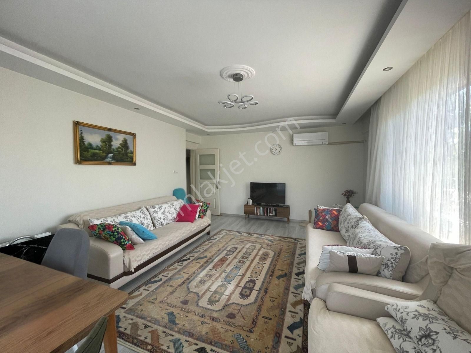 Akhisar Hürriyet Mah. Güneykent Sitesi'nde 4+1 Satılık Daire