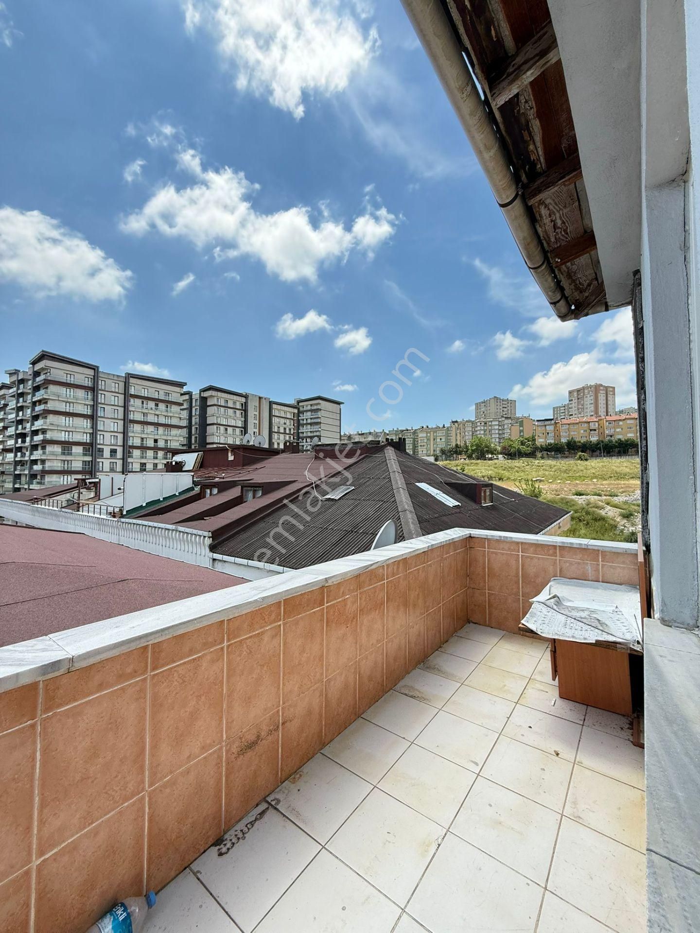 Güzelyurt Mahalles'nde Cadde Üzeri 2+1 Acil Kiralık Daire!!!