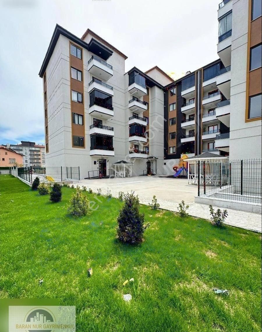 Adliye Yolu Üzerinde Site İçi 4+1 Geniş Sıfır Fırsat Daire !