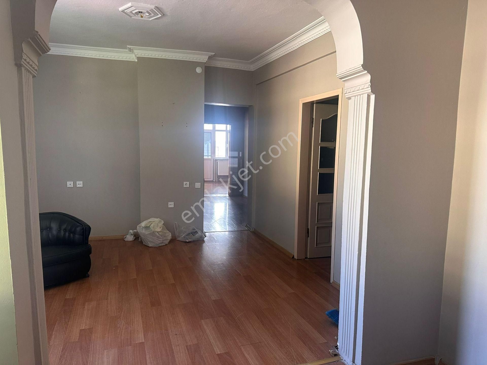 Kocaeli İzmit Karabaş Mahallesi Ulugazi Okul Yanı 3+1 Kiralık İş Yeri