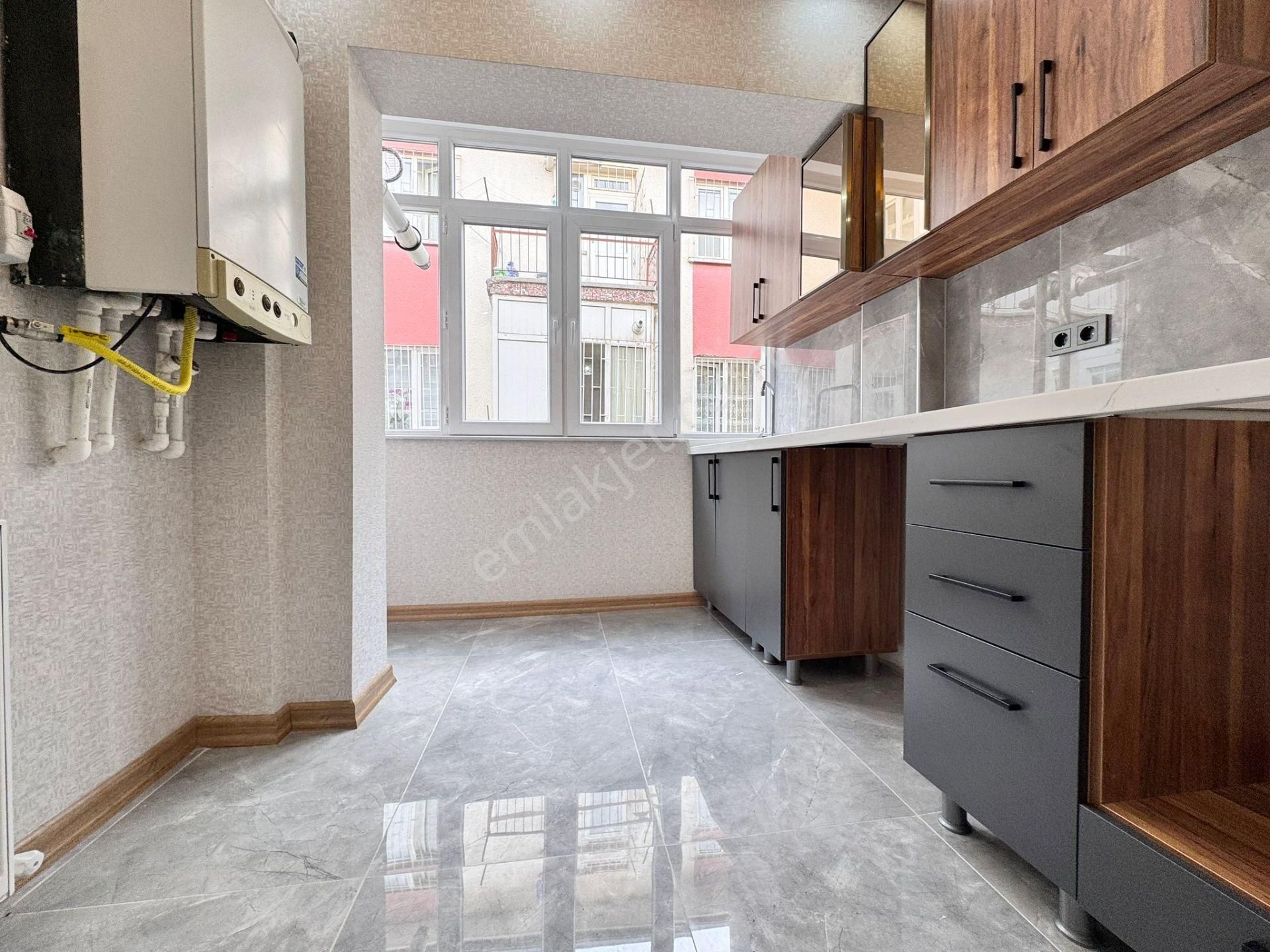 Evim Ankara'dan Ayvalı'da Full Yapılı Kredi İmkanlı Merkezi Konumlu 3+1 Daire