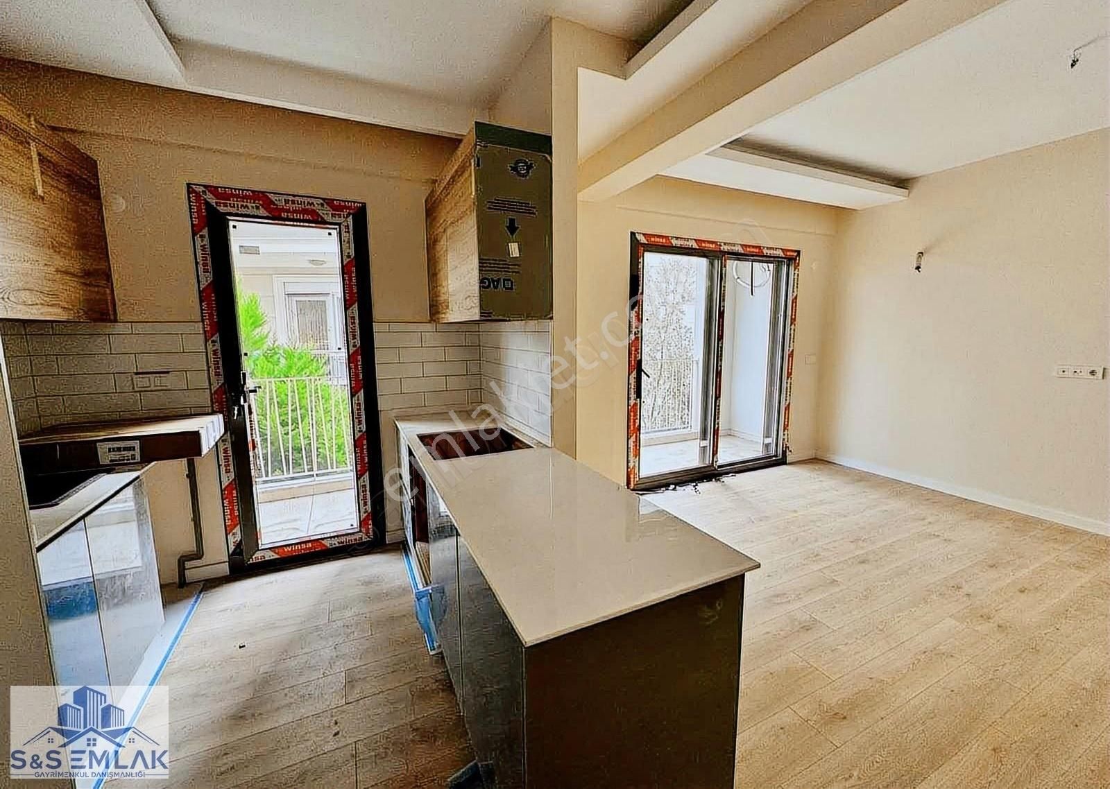 S&s Emlak'dan Sarımsaklı'da Satılık Eşyalı 1+1 Sıfır Daire