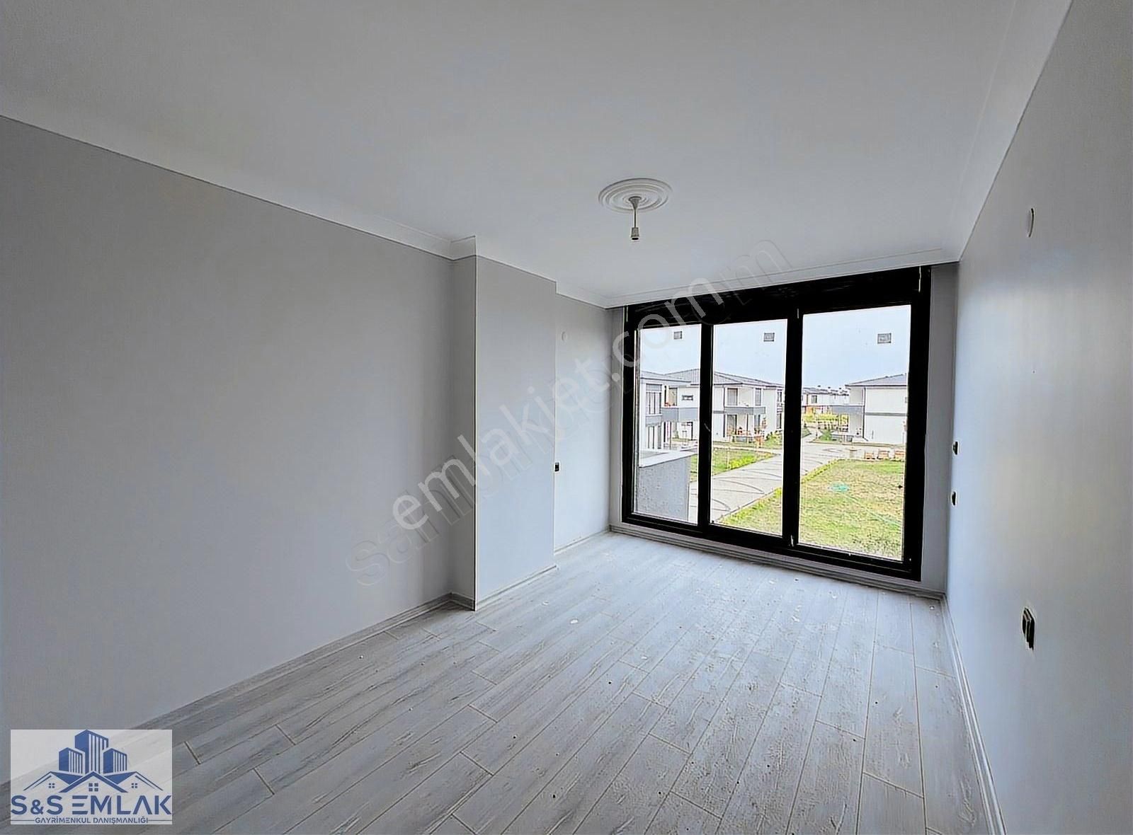S&s Emlak'dan Küçükköy'de Havuzlu Site İçi 2+1 Sıfır Daire