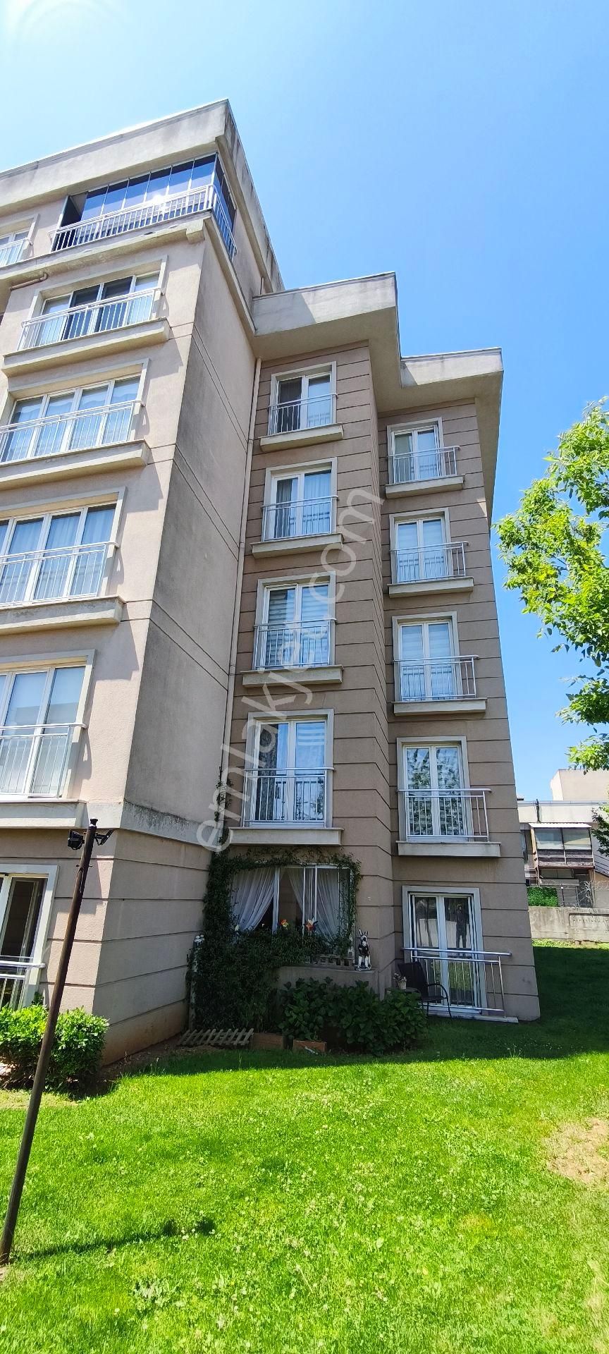 Şehir Değişikliğinden Dolayı Satılık Geniş 2+1 3.kat