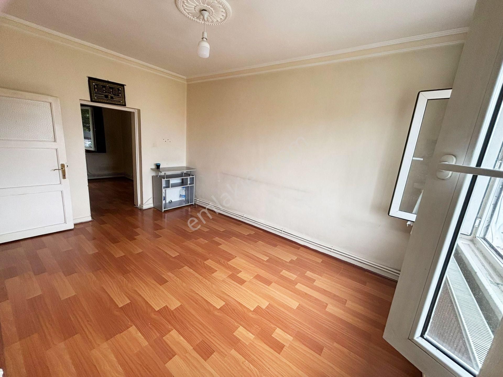 Gülveren Mah Cadde Yakını 2. Katta 2+1 85 M² Satılık Daire!!!!!!