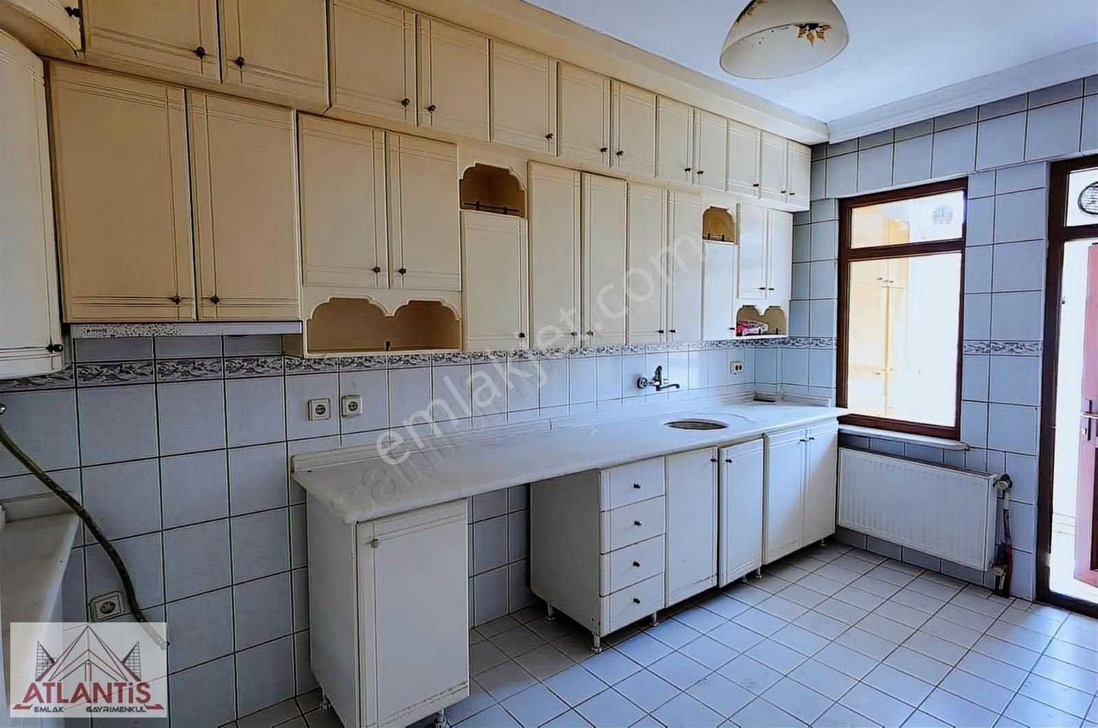 Salıpazarında 3+1 Kiralık 170 M2 Daire